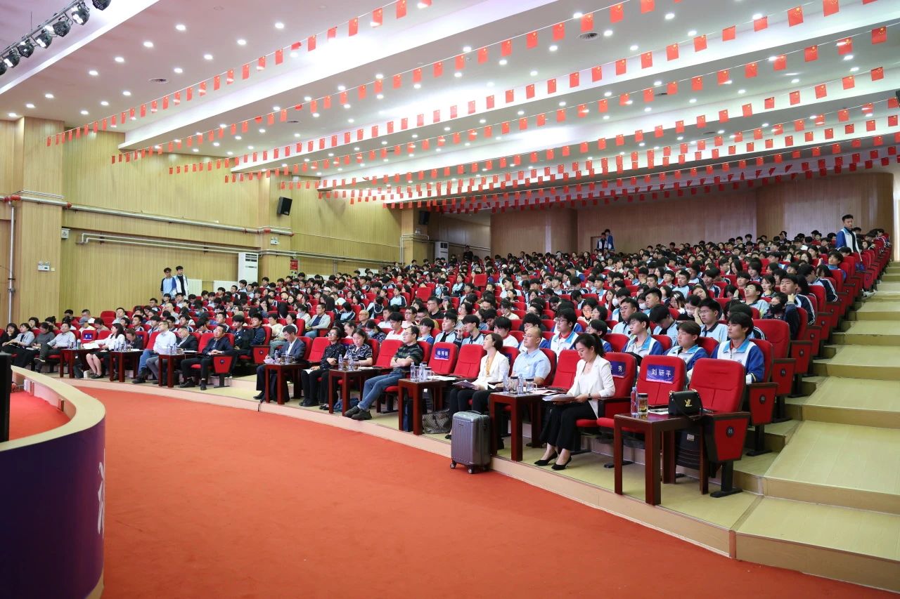 劳模“星之火”，“燎燃”大校园